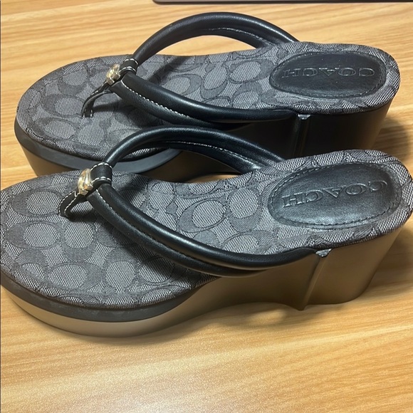 Coach Franki Flip Flop size 8 - Picture 3 of 9